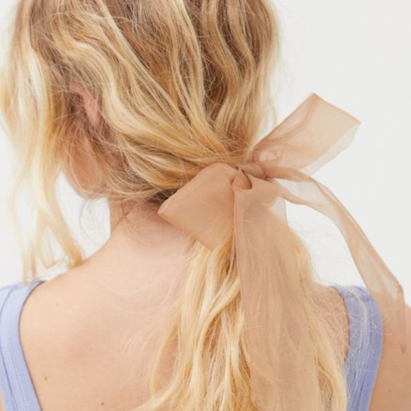 Urban Outfitters Darling Bow Scrunchie - Picture 2 of 2